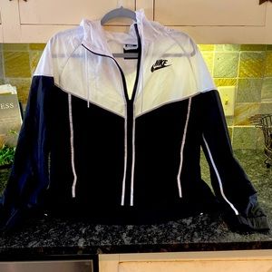 NIKE - like new warm up jacket !!! 🖤🤍🖤🤍👀